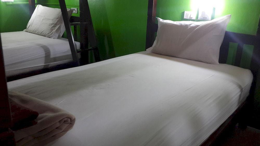 Silla Patong Hostel Zewnętrze zdjęcie