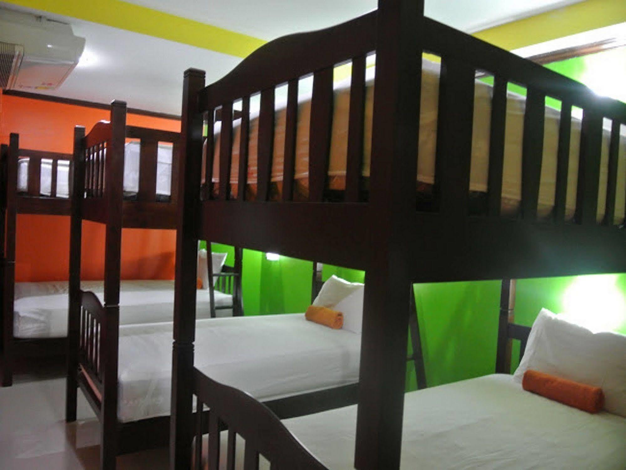 Silla Patong Hostel Zewnętrze zdjęcie
