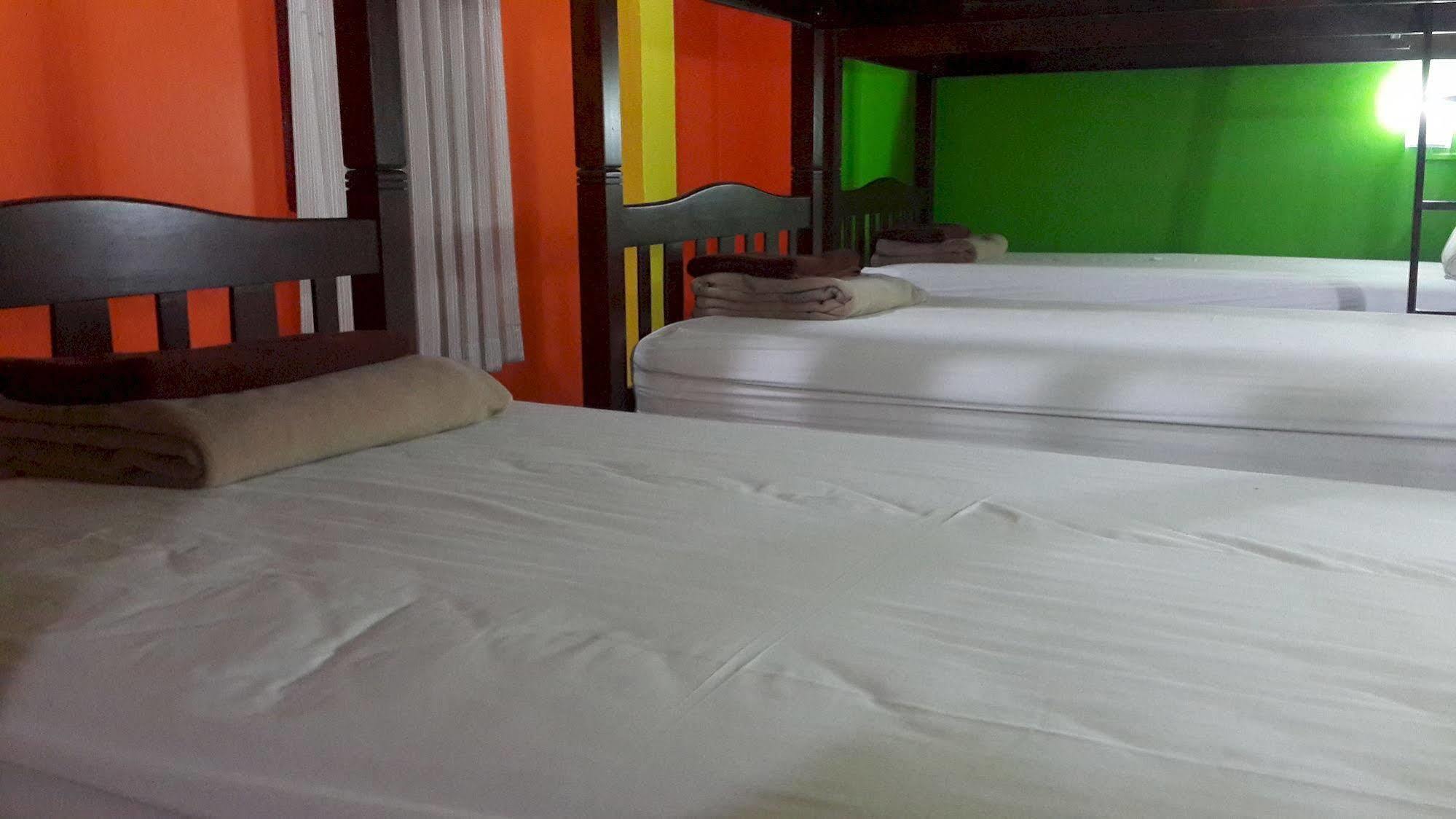 Silla Patong Hostel Zewnętrze zdjęcie