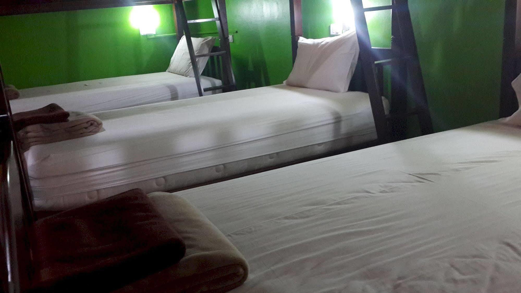 Silla Patong Hostel Zewnętrze zdjęcie